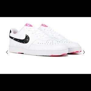 New in Box Nike Swoosh Low Court Sneaker